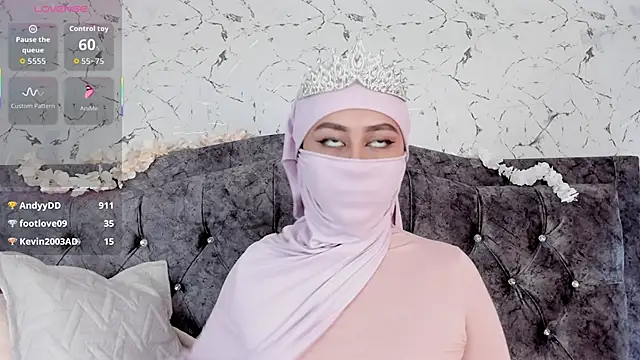 Snapshot of iiris_ chatting on 09/25/25, 04:54 iiris  online show from 09/25/25, 04:54