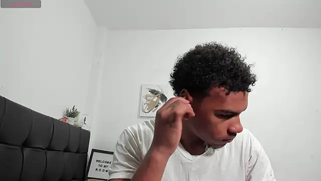 Snapshot of RoddyRich11 chatting on 12/19/25, 12:23 RoddyRich11 online show from 12/19/25, 12:23