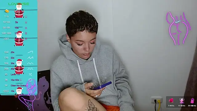 TRIXIE TANG28 online show from 01/28/25, 02:21