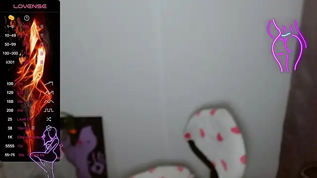 TRIXIE TANG28 online show from 02/04/25, 03:11