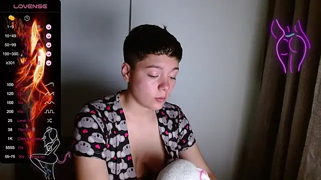 TRIXIE TANG28 online show from 02/18/25, 02:27