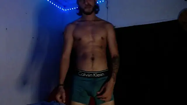 Snapshot of maxximus_100 chatting on 12/17/24, 04:45 maxximus 100 online show from 12/17/24, 04:45