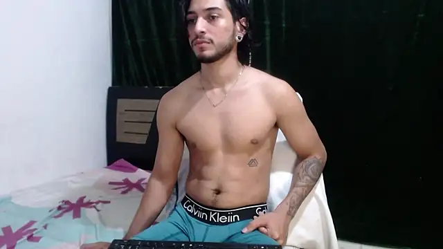 Snapshot of maxximus_100 chatting on 12/21/24, 05:25 maxximus 100 online show from 12/21/24, 05:25