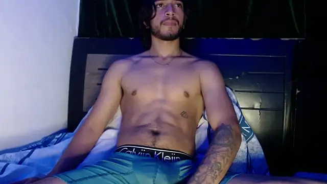 Snapshot of maxximus_100 chatting on 12/22/24, 04:38 maxximus 100 online show from 12/22/24, 04:38