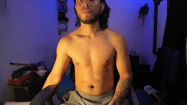 Snapshot of maxximus_100 chatting on 03/20/25, 09:13 maxximus 100 online show from 03/20/25, 09:13