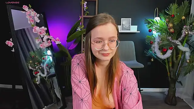 Snapshot of CassieCool chatting on 01/08/25, 02:35 CassieCool online show from 01/08/25, 02:35