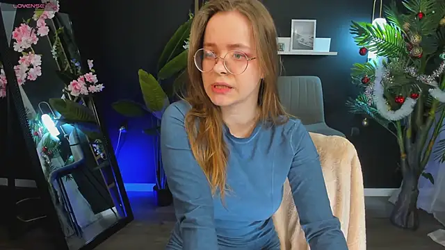 Snapshot of CassieCool chatting on 01/09/25, 03:47 CassieCool online show from 01/09/25, 03:47