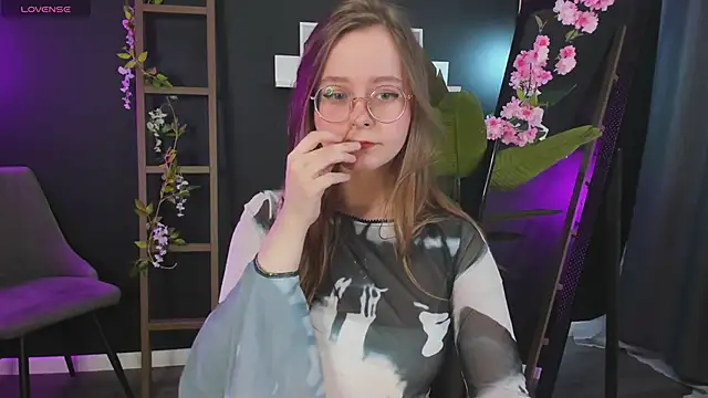 Snapshot of CassieCool chatting on 01/10/25, 08:59 CassieCool online show from 01/10/25, 08:59