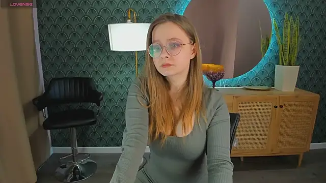 Snapshot of CassieCool chatting on 01/23/25, 12:14 CassieCool online show from 01/23/25, 12:14