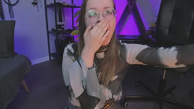 Snapshot of CassieCool chatting on 02/09/25, 03:32 CassieCool online show from 02/09/25, 03:32