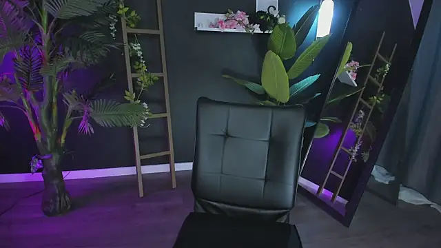 Snapshot of CassieCool chatting on 02/22/25, 06:28 CassieCool online show from 02/22/25, 06:28