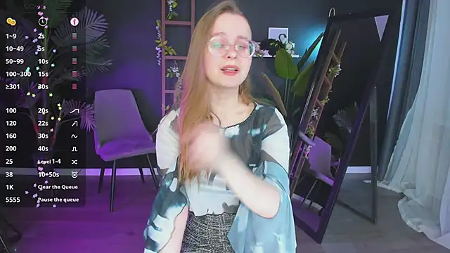 Snapshot of CassieCool chatting on 02/25/25, 11:55 CassieCool online show from 02/25/25, 11:55