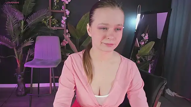 Snapshot of CassieCool chatting on 03/05/25, 09:04 CassieCool online show from 03/05/25, 09:04