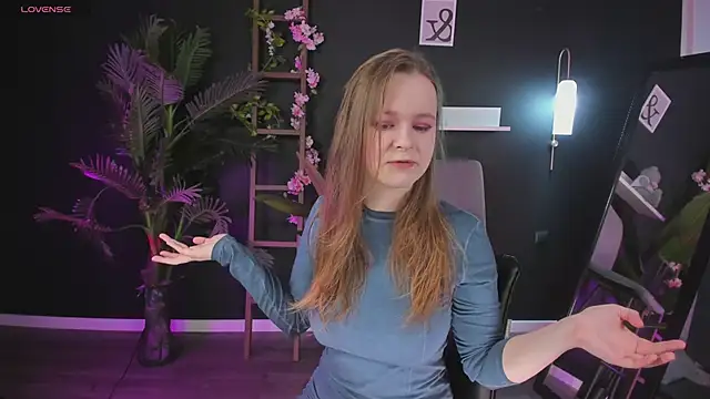 Snapshot of CassieCool chatting on 03/11/25, 09:15 CassieCool online show from 03/11/25, 09:15