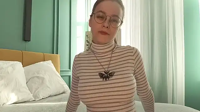 Snapshot of CassieCool chatting on 10/18/25, 12:39 CassieCool online show from 10/18/25, 12:39