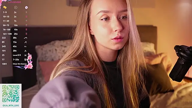 HollisBeckett online show from 12/02/25, 03:23