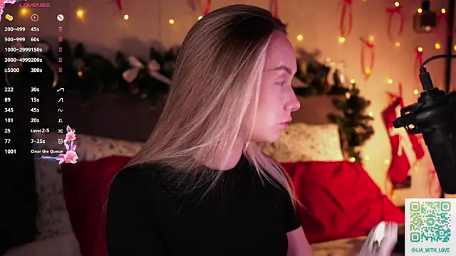 HollisBeckett online show from 12/17/25, 01:33