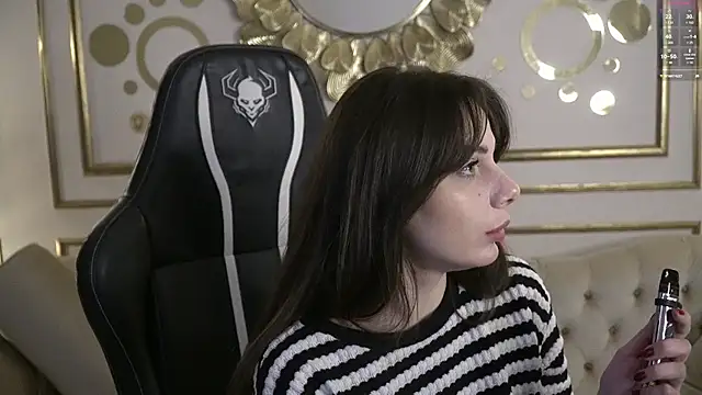 Snapshot of Alisa054 chatting on 02/07/25, 10:52 Alisa054 online show from 02/07/25, 10:52