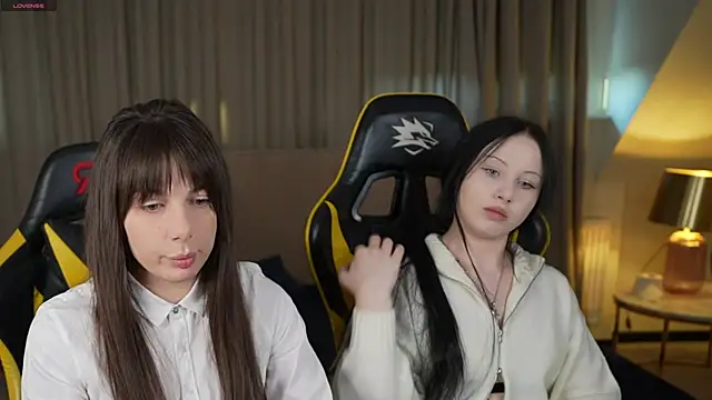 Snapshot of Alisa054 chatting on 03/19/25, 03:51 Alisa054 online show from 03/19/25, 03:51