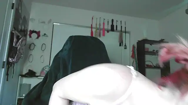 Snapshot of GoddessPinxx chatting on 05/19/26, 03:29 GoddessPinxx online show from 05/19/26, 03:29