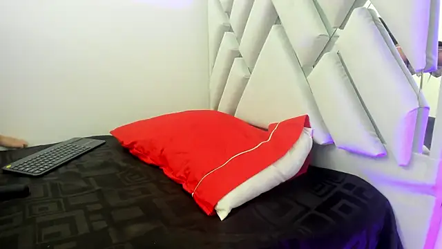 leslyylove online show from 12/05/24, 07:38