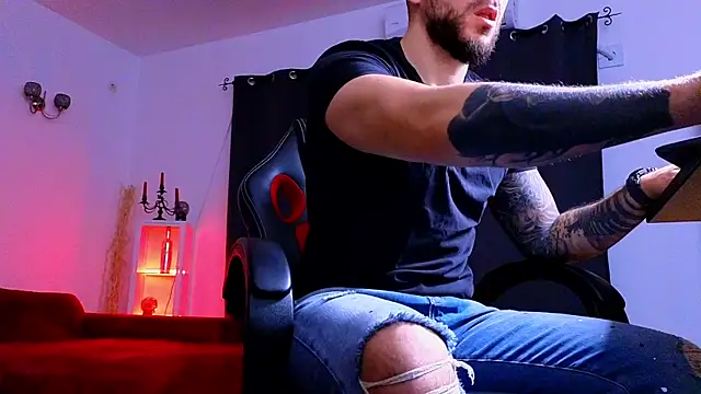 MightyAaron66 online show from 11/29/25, 03:42