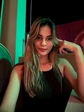 cuteluci  online show from 09/29/25, 12:05