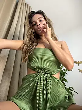 cuteluci  online show from 11/28/25, 11:24