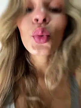 cuteluci  online show from 03/31/26, 12:23