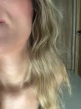 cuteluci  online show from 04/01/26, 11:22