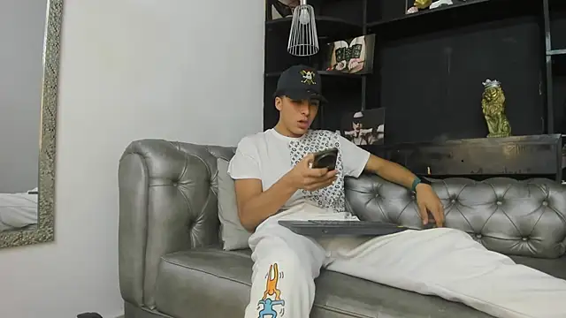 HeellBoy  online show from 10/10/25, 07:57