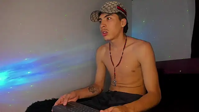 Snapshot of HeellBoy_ chatting on 07/11/26, 11:17 HeellBoy online show from 07/11/26, 11:17