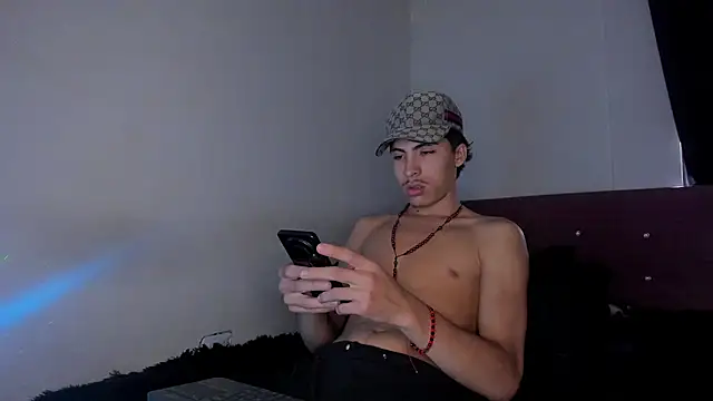 Snapshot of HeellBoy_ chatting on 07/18/26, 04:33 HeellBoy online show from 07/18/26, 04:33