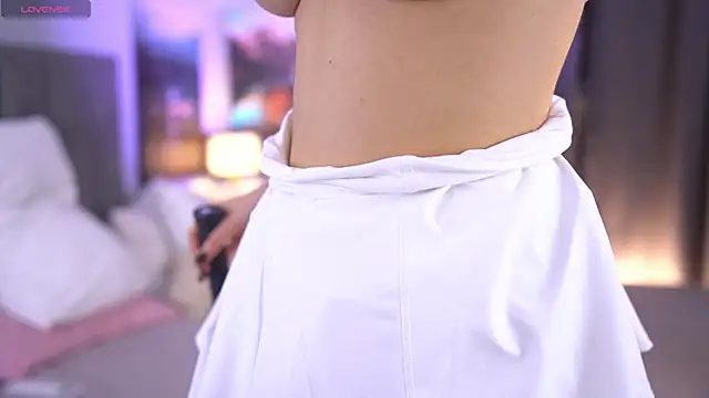 Snapshot of Tella_dream chatting on 01/23/25, 11:48 Tella dream online show from 01/23/25, 11:48