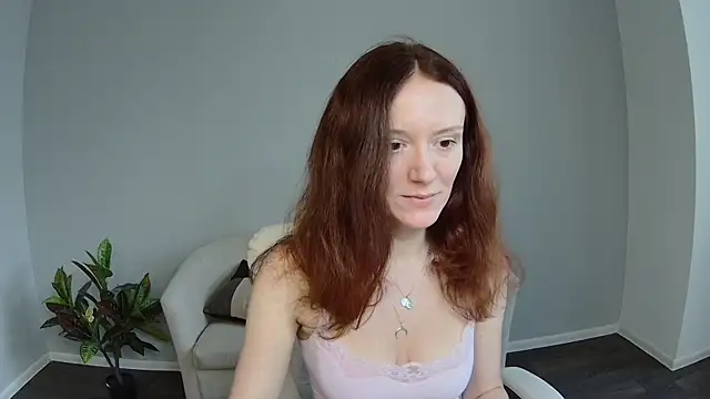 Snapshot of BarbaraStily chatting on 07/18/26, 12:42 BarbaraStily online show from 07/18/26, 12:42