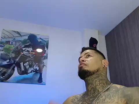 Snapshot of sr_fuerte chatting on 03/17/26, 04:28 sr fuerte online show from 03/17/26, 04:28
