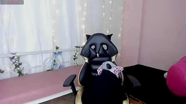 Abigail Wilson  online show from 12/23/24, 08:03