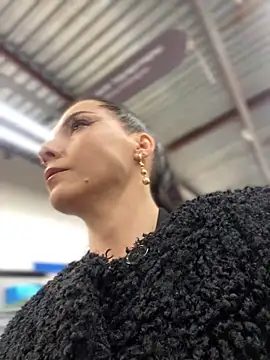 Snapshot of Roxana-Sexy chatting on 02/02/25, 06:15 Roxana-Sexy online show from 02/02/25, 06:15