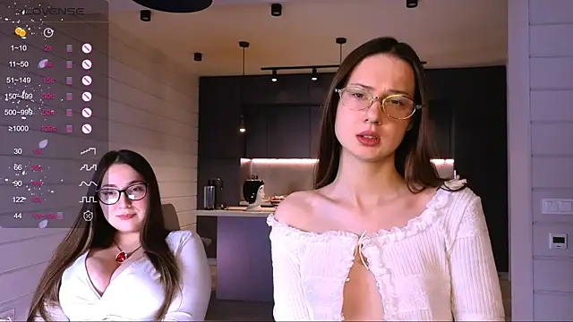 Snapshot of dorafisher01 chatting on 11/16/25, 02:11 dorafisher01 online show from 11/16/25, 02:11