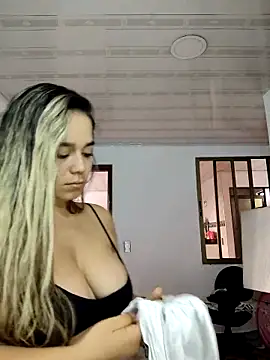 LaurenWelly  online show from 03/22/25, 12:04