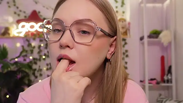 MonicaAsis online show from 01/17/26, 05:38