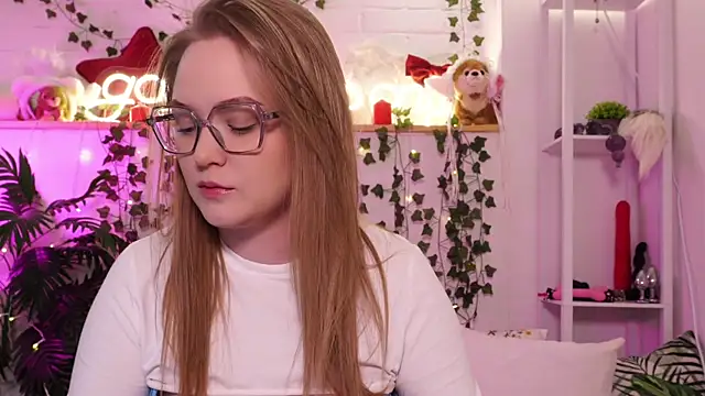 MonicaAsis online show from 04/19/26, 05:56