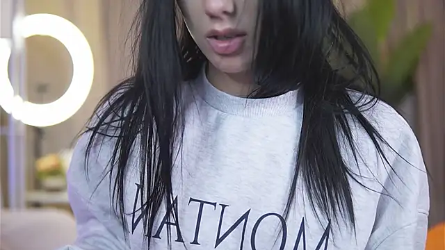 Snapshot of HaylieMilf chatting on 02/23/25, 08:06 HaylieMilf online show from 02/23/25, 08:06