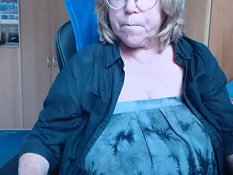 Snapshot of _sunshine__ chatting on 05/14/26, 03:52 sunshine online show from 05/14/26, 03:52