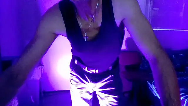 Snapshot of brunoguunot chatting on 11/06/25, 05:03 brunoguunot online show from 11/06/25, 05:03