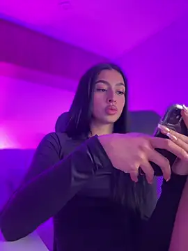 maddy bronw  online show from 01/31/25, 04:03