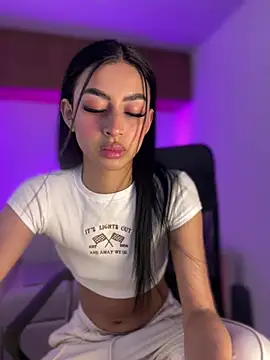 maddy bronw  online show from 02/22/25, 09:37