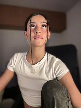 maddy bronw  online show from 03/06/25, 04:19