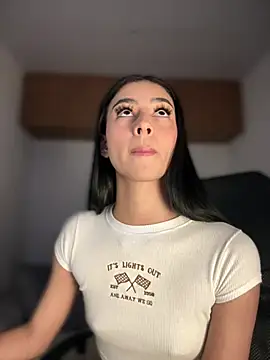 maddy bronw  online show from 03/11/25, 10:42