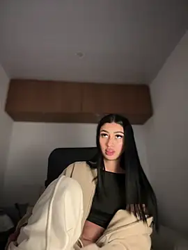 maddy bronw  online show from 03/23/25, 06:37